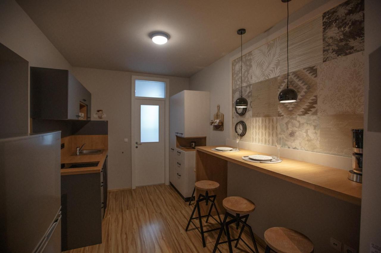 Apartment Nobl Plac Целе Экстерьер фото