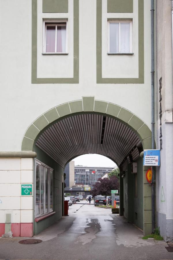 Apartment Nobl Plac Целе Экстерьер фото