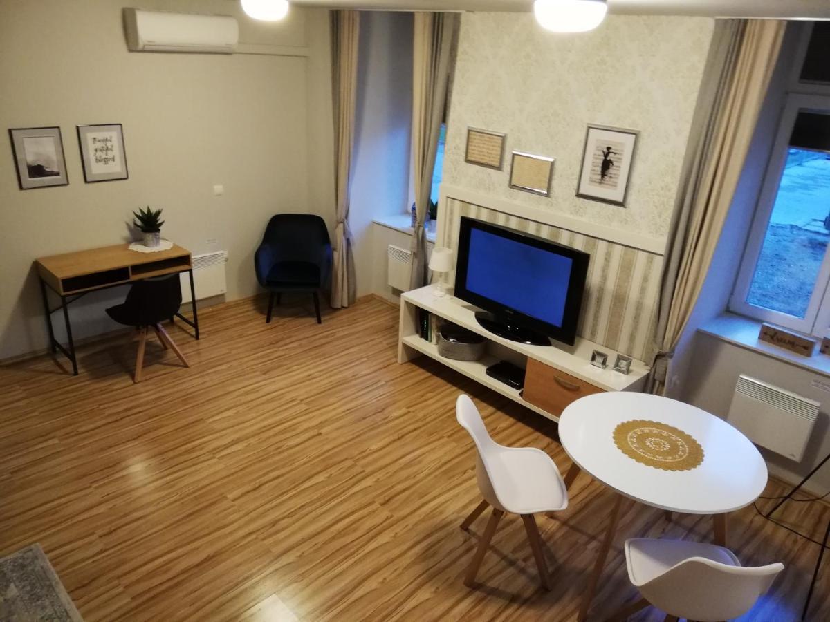 Apartment Nobl Plac Целе Экстерьер фото